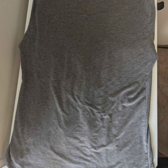 Cuts AO Long Sleeve Curve-Hem Tee (Mens Small) - Picture 2 of 5